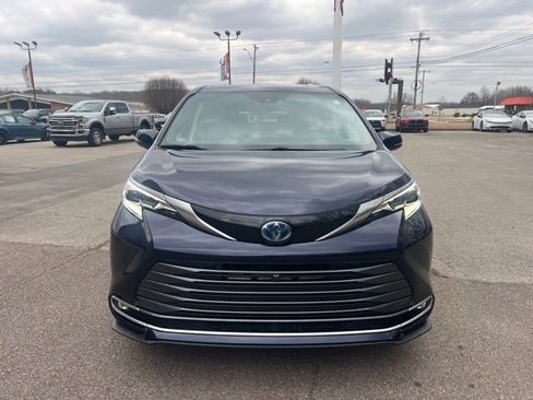 Used 2021 Toyota Sienna Platinum image 9