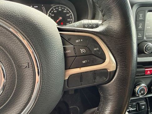 Used 2016 Jeep Renegade Latitude FWD image 11