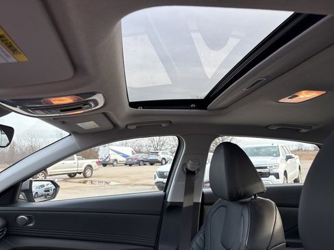 Used 2025 Hyundai Elantra Limited image 14