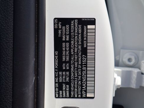Certified 2025 Porsche Macan AWD/4WD image 29
