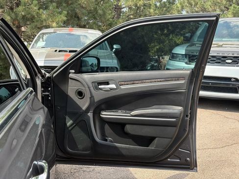 Used 2019 Chrysler 300 Limited AWD/4WD image 27