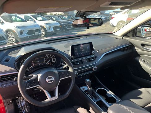 Used 2024 Nissan Altima 2.5 SV image 34