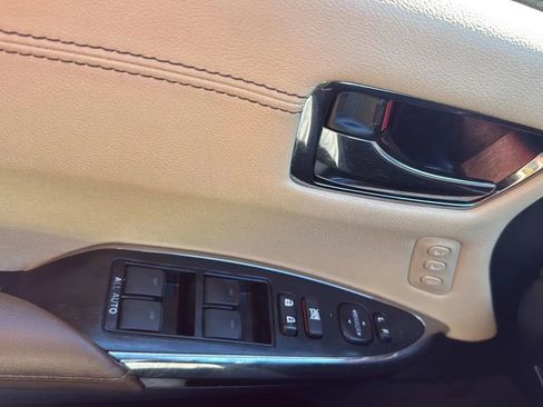 Used 2018 Toyota Avalon Limited image 21