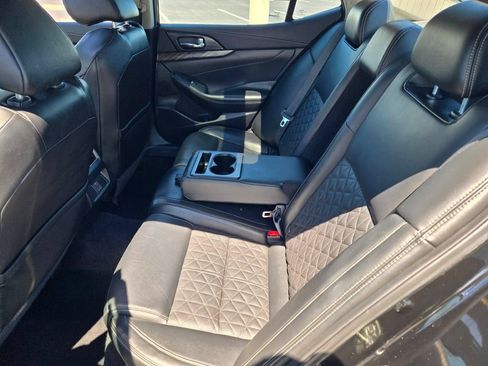 Used 2018 Nissan Maxima Platinum FWD image 15