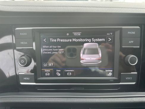 Used 2023 Volkswagen Jetta Sport image 5