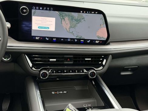 Used 2026 Chevrolet Suburban Z71 w/ Comfort Package AWD/4WD image 19