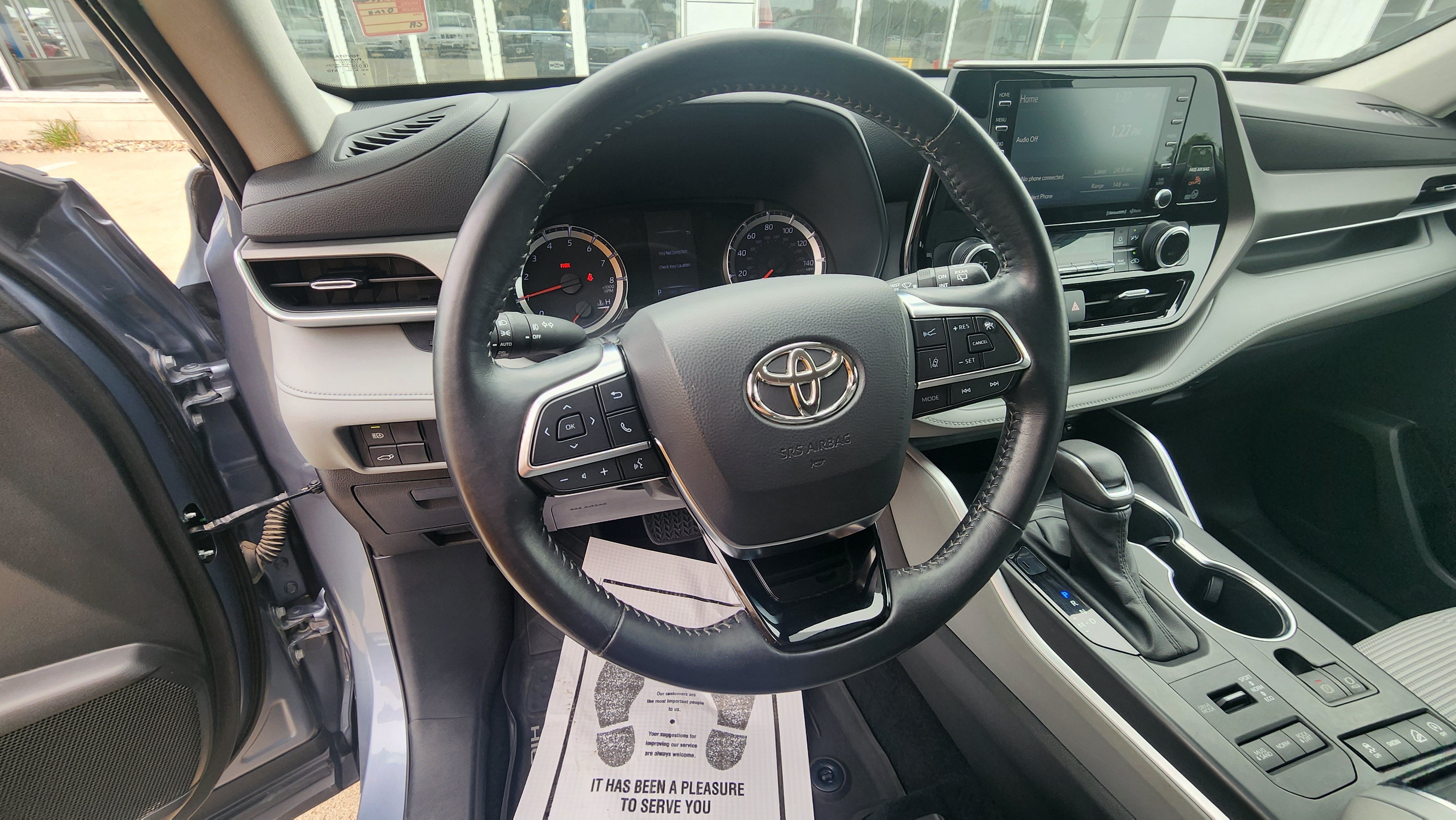 Used 2020 Toyota Highlander LE AWD/4WD image 13