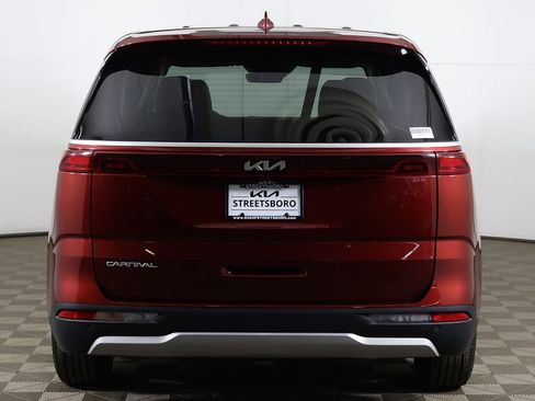 Used 2023 Kia Carnival LX FWD image 13
