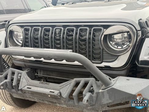 Used 2024 Jeep Wrangler Unlimited Sahara w/ Technology Group image 7