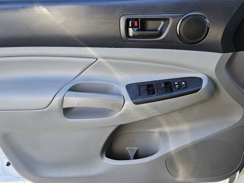 Used 2015 Toyota Tacoma PreRunner w/ Convenience Package image 25