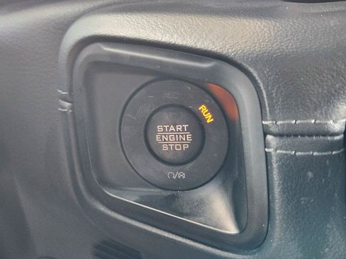 Used 2024 Jeep Wrangler Unlimited Sahara w/ Technology Group AWD/4WD image 33