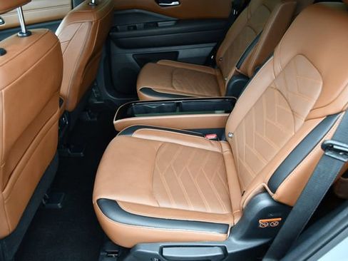 Used 2025 Nissan Pathfinder Platinum AWD/4WD image 19