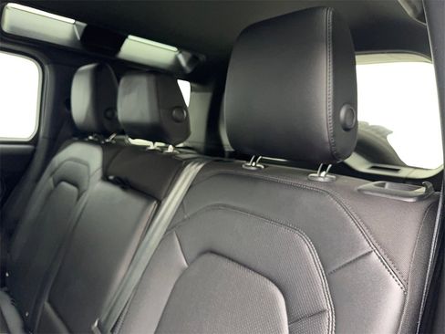 Used 2025 Land Rover Defender 110 S image 33