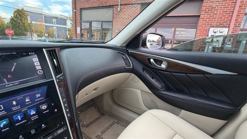 Used 2018 INFINITI Q50 Luxe w/ Essential Package (3.0T Luxe) RWD image 33