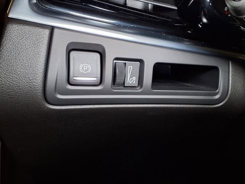 Certified 2025 Cadillac XT6 Premium Luxury image 12