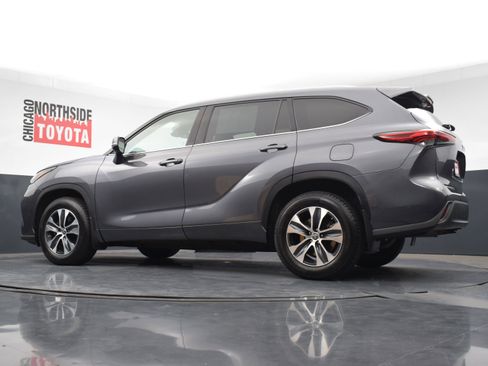 Used 2022 Toyota Highlander XLE image 30