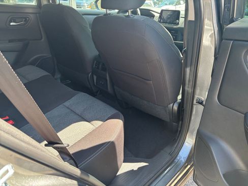 Used 2025 Nissan Rogue SV FWD image 41