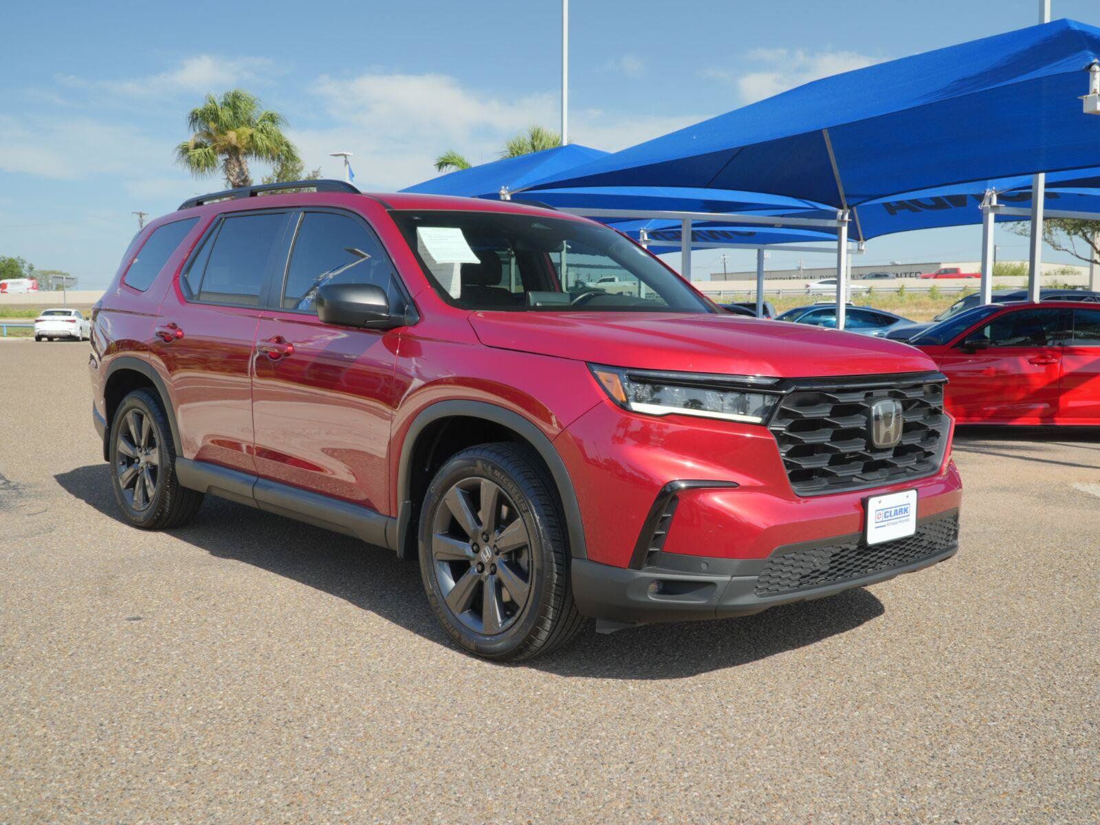 Used 2025 Honda Pilot Sport image 3