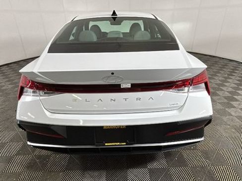 Certified 2025 Hyundai Elantra Limited FWD image 3