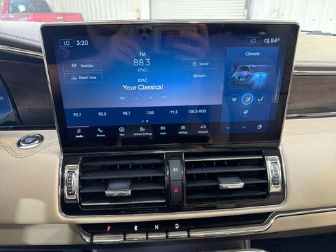 Used 2024 Lincoln Navigator L Reserve image 17