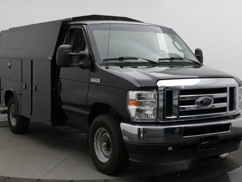 Used 2022 Ford E-350 and Econoline 350 Super Duty w/ Power Windows & Locks Group RWD image 3