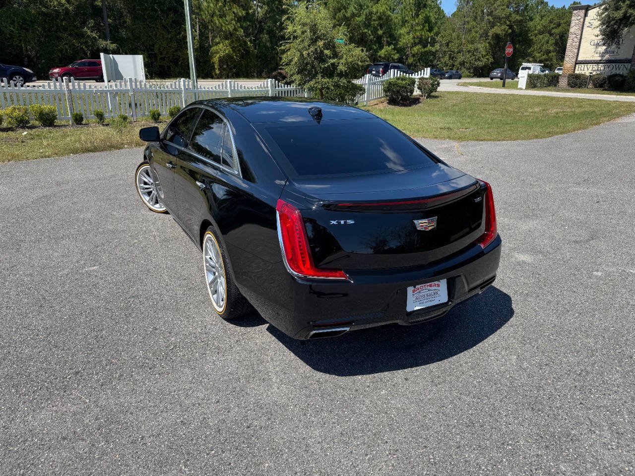 Used 2019 Cadillac XTS Luxury FWD image 4
