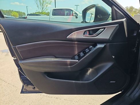 Used 2018 MAZDA MAZDA3 Touring FWD image 29