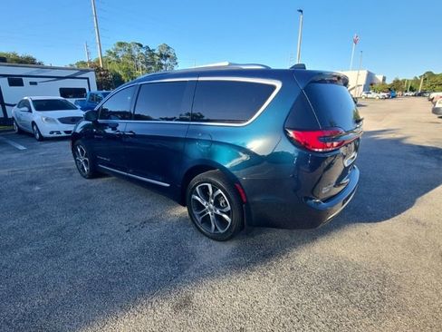 Used 2023 Chrysler Pacifica Pinnacle AWD/4WD image 5