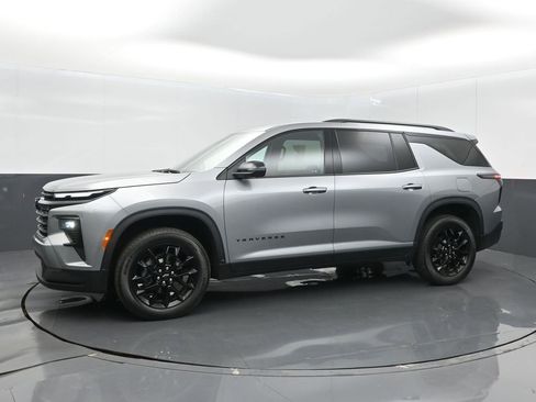 Used 2024 Chevrolet Traverse LT w/ Midnight/Sport Edition FWD image 10