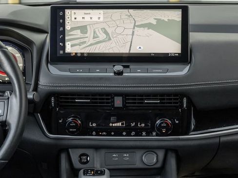 Used 2024 Nissan Rogue SL image 8