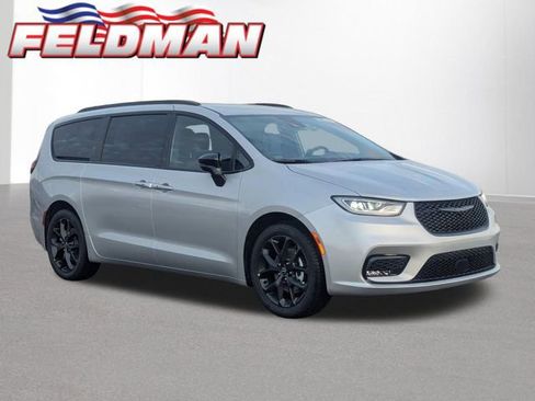 New 2026 Chrysler Pacifica Select w/ S Appearance Package FWD image 1