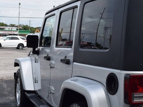Used 2010 Jeep Wrangler Unlimited Sahara w/ Trailer Tow Group AWD/4WD image 9