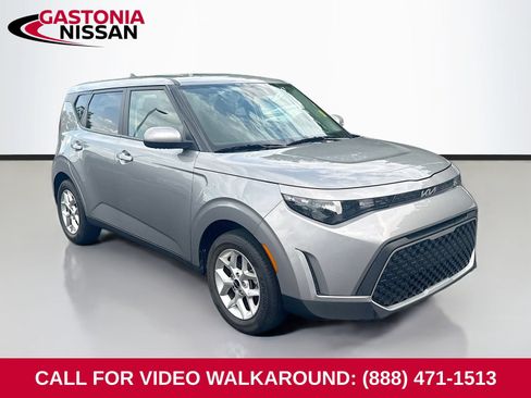 Used 2025 Kia Soul LX w/ LX Technology Package FWD image 1