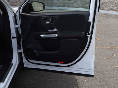 Used 2023 Mercedes-Benz GLB 250 4MATIC image 16