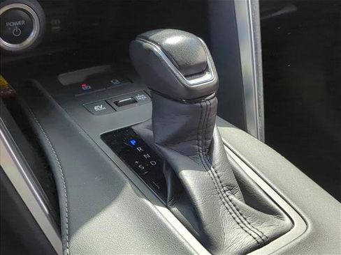 Used 2023 Toyota Venza LE image 8