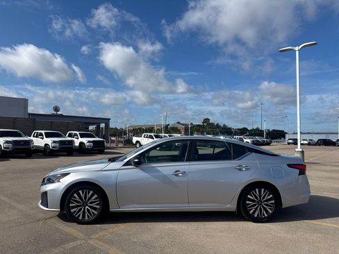 Certified 2025 Nissan Altima 2.5 SV FWD image 12