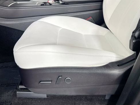 Used 2022 Tesla Model Y Long Range image 22