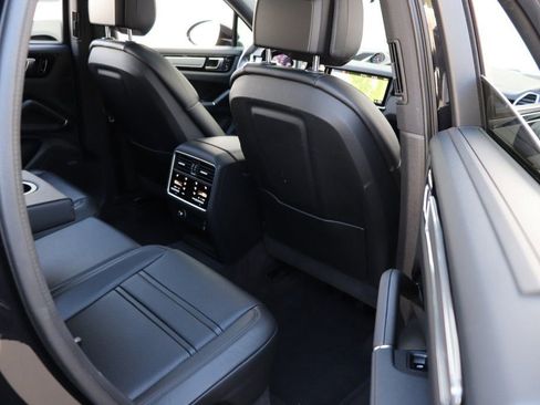 Used 2021 Porsche Cayenne S AWD/4WD image 27