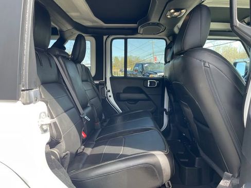 Used 2023 Jeep Wrangler Unlimited Sahara w/ Cold Weather Group AWD/4WD image 15