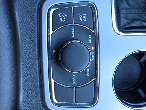 Used 2022 Jeep Grand Cherokee Laredo X AWD/4WD image 31