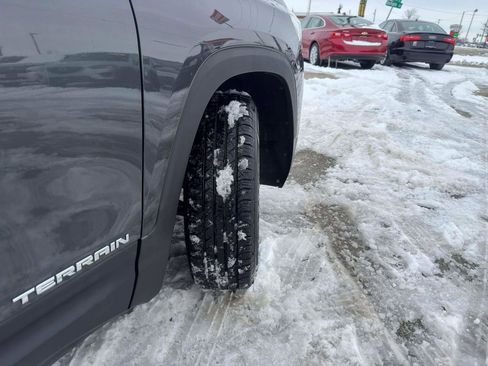 Used 2018 GMC Terrain SLE w/ Driver Convenience Package image 9