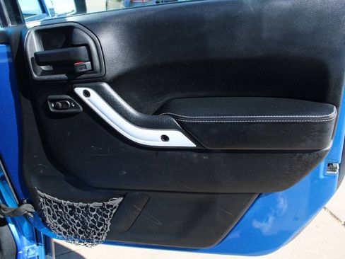 Used 2014 Jeep Wrangler Sahara AWD/4WD image 9