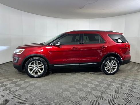 Used 2016 Ford Explorer XLT w/ Equipment Group 202A image 6