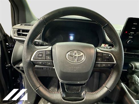 Used 2022 Toyota Sienna XSE image 11