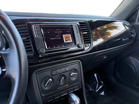 Used 2018 Volkswagen Beetle 2.0T S w/ Style & Comfort Package For S image 15