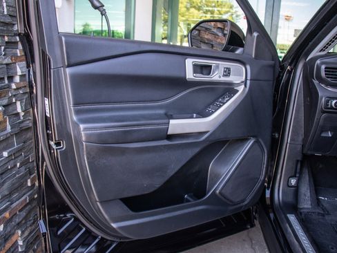 Used 2023 Ford Explorer Limited w/ Equipment Group 301A image 9