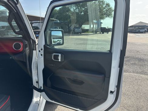 Used 2022 Jeep Gladiator Rubicon w/ LED Lighting Group AWD/4WD image 14