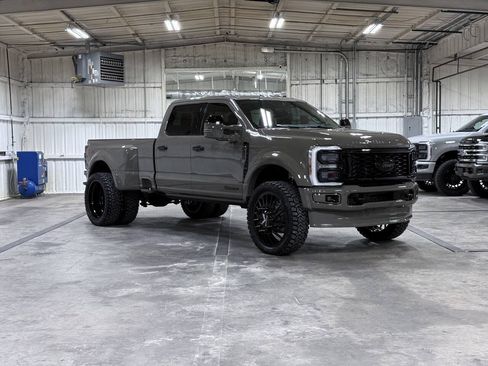 Used 2026 Ford F450 Platinum w/ Platinum Plus Package AWD/4WD image 1