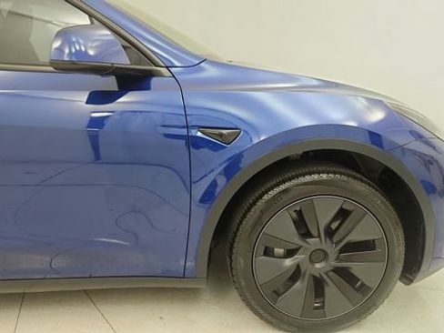 Used 2025 Tesla Model Y Long Range RWD image 37
