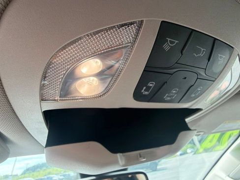 Used 2024 Chrysler Pacifica Touring-L FWD image 43